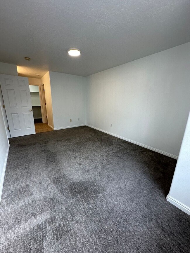 Building Photo - 1026 W 1360 S