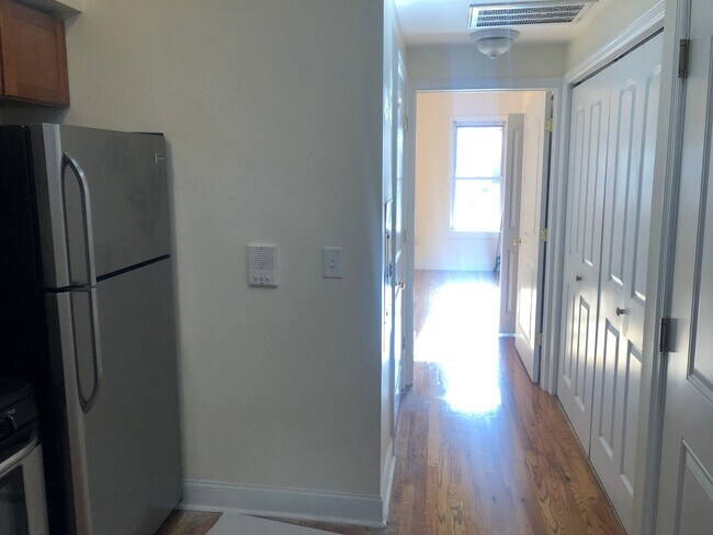 Building Photo - 347 7th St