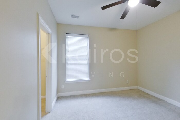 Building Photo - 912 Golden Bell Ln