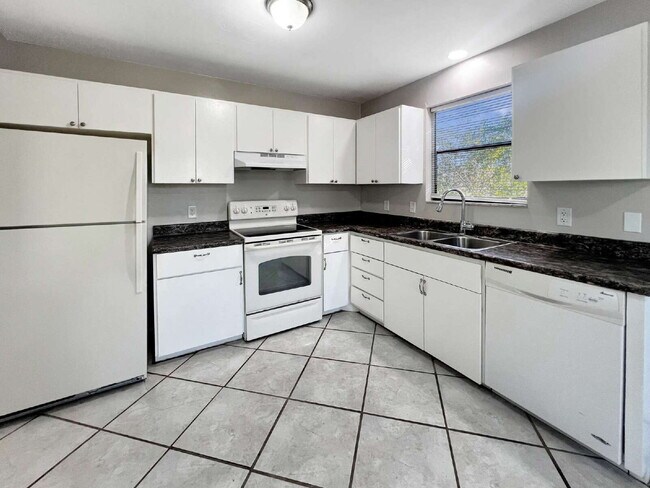 Building Photo - Cozy Inside, Spacious Outside: Fort Myers 2 Bed / 1 Bath + Giant Lawn + W/D Hookups — Pets Accepted