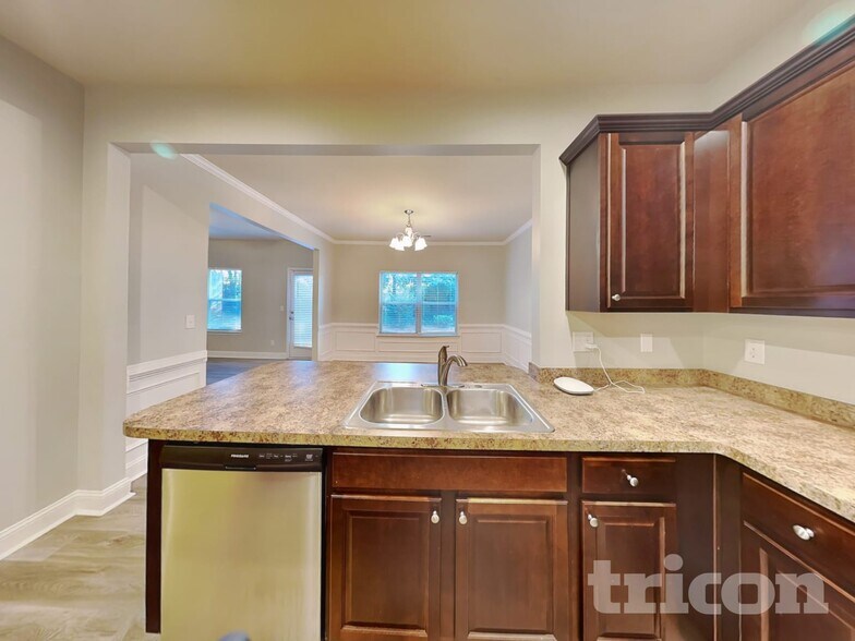 Building Photo - 11938 Quail Dr