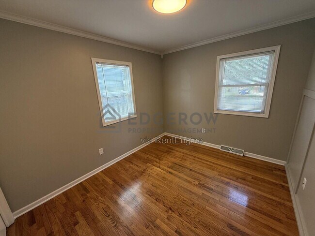 Building Photo - 1240 Emerald Ave NE