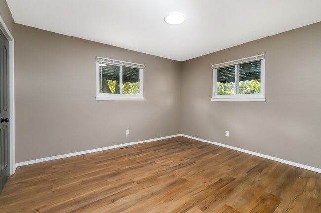 Building Photo - Charming & Modern 3 Bed / 1 Bath Home in F...