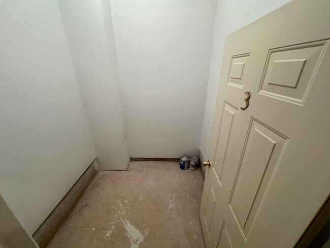 Building Photo - Bright And Cozy 3 Bed 2 Bath Condo With La...