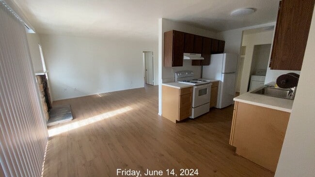 Building Photo - 2 Bed/1.5 Bath Updated Condo Near SMART/Hwy 101/Raleys Shopping Plaza/Washer-Dryer in Unit