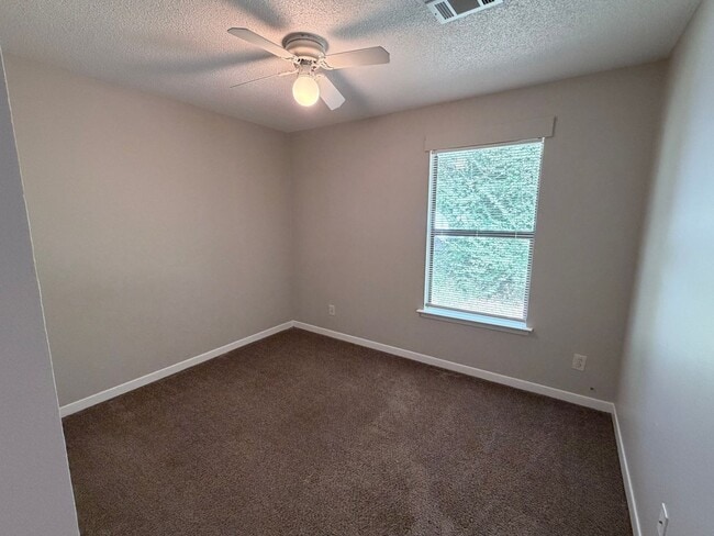 Building Photo - 2 Bedroom 1 Bath in Milton Available for Rent!