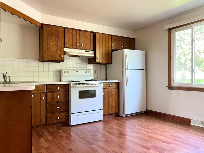 Building Photo - 25 Oakridge Dr