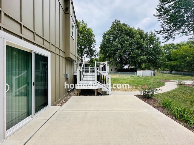 Building Photo - Wonderful Three Bedroom Olathe Home in a Q...