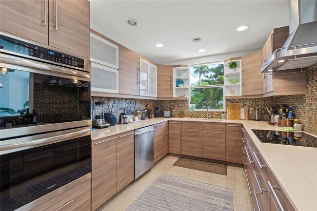 Building Photo - 2/2 luxury pool home in Sarasota, unfurnished annual rental