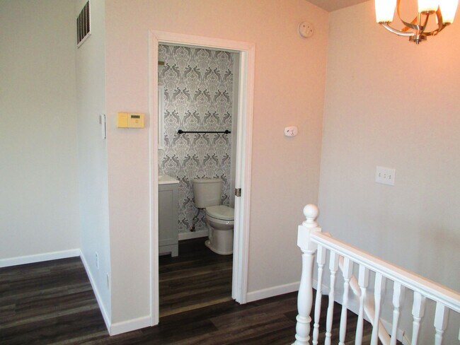 Building Photo - Becker-330/332