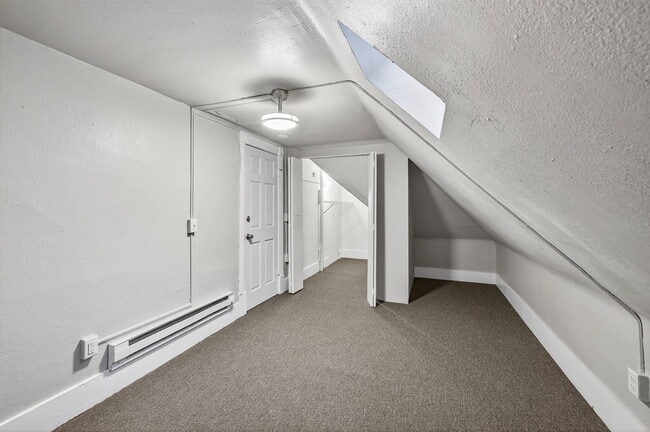 Building Photo - 812 7th St SE