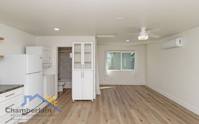 Building Photo - Studio in Oceanside!