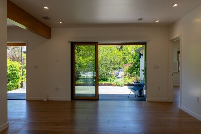 Building Photo - 2211 Ashland Ave