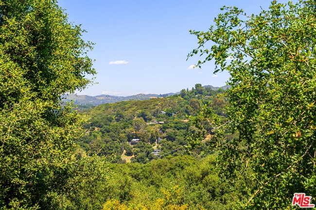Building Photo - 19783 Valley View Dr
