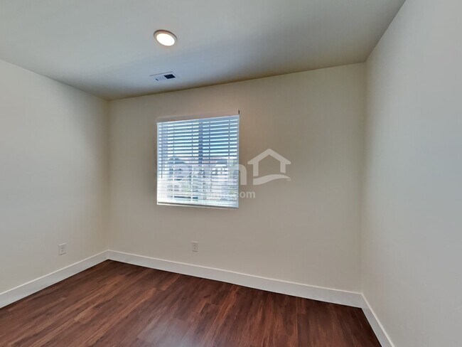 Building Photo - 1421 Alderleaf Ave