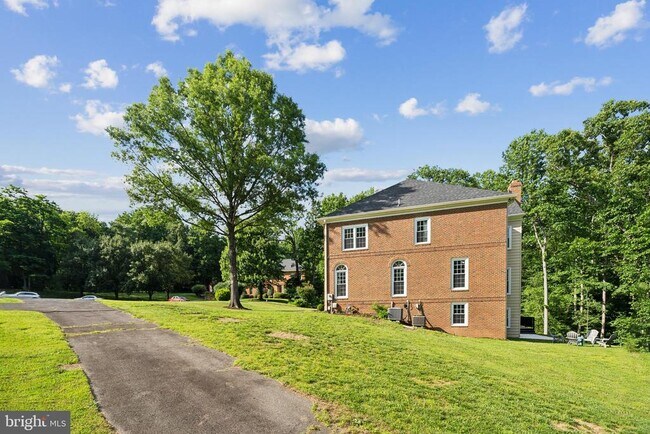 Building Photo - 10899 Woodland Falls Dr