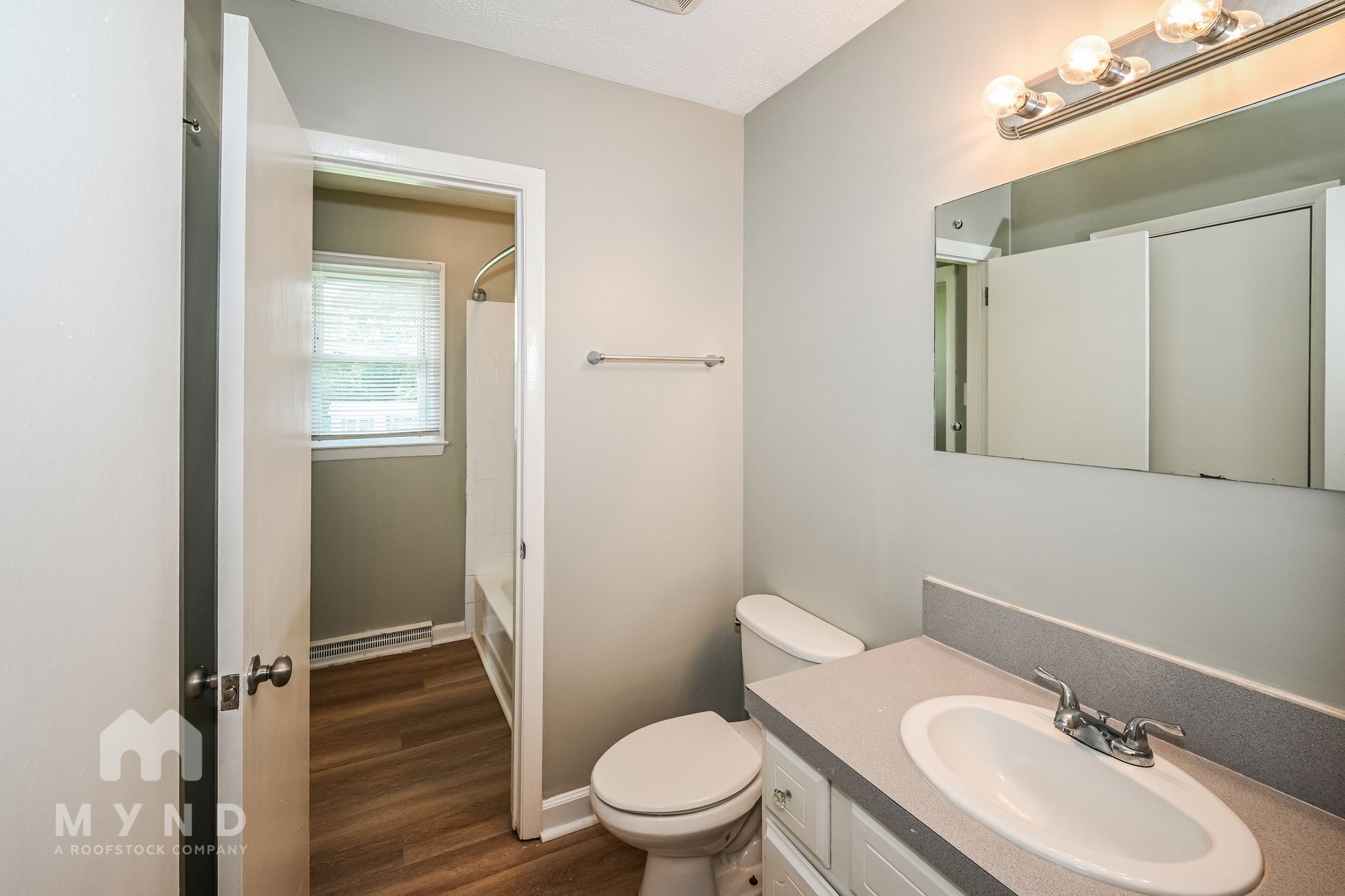 Building Photo - 221 Tanglewood Dr