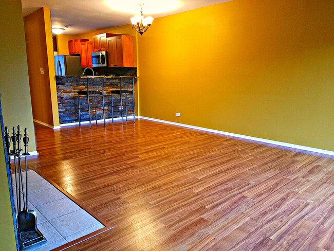 Building Photo - 5955 Meadow Dr
