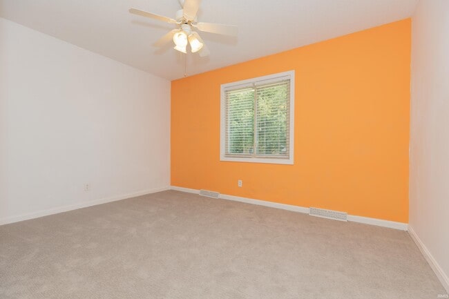 Building Photo - 5122 Woodridge Dr