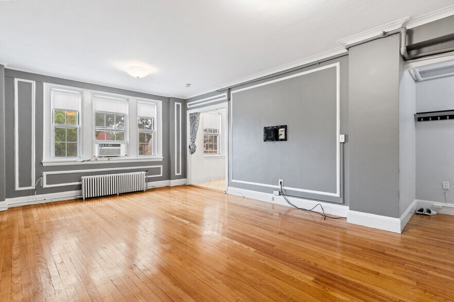 Building Photo - 1450 Beacon St