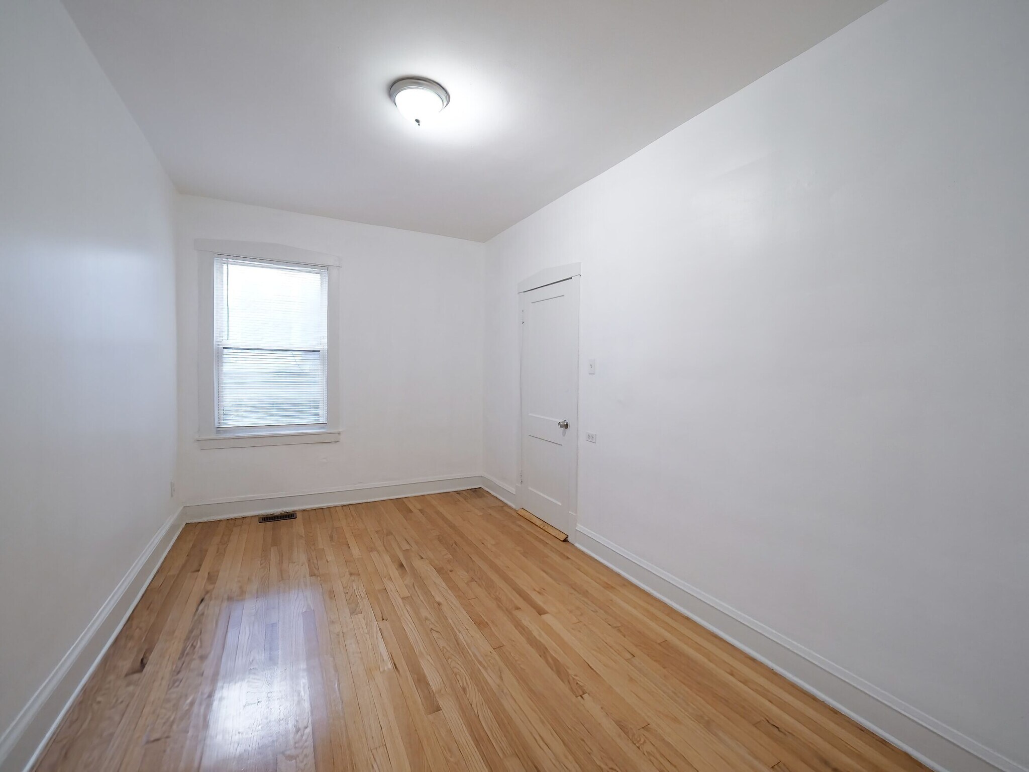 Building Photo - 5004 W Armitage Ave