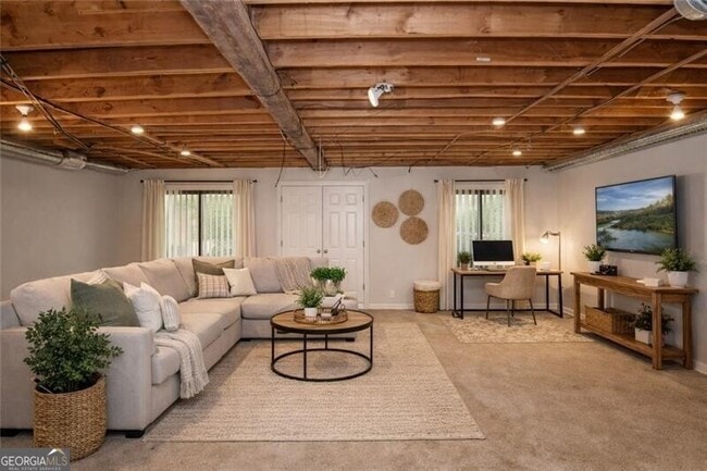 Building Photo - 5053 Gardenia Cir