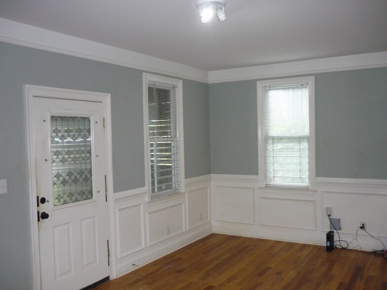 Living Area - 238 Wilbur Ave SE