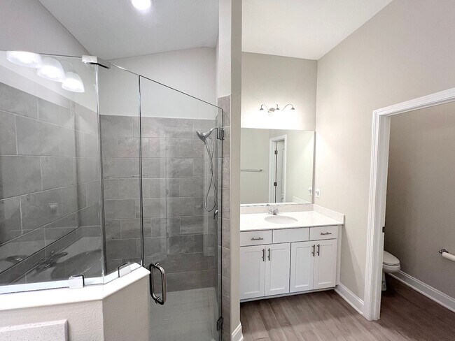 Building Photo - GORGEOUS 5 Bed 4 Bath 3 Car Garage HOME w COMMUNITY POOL for RENT!