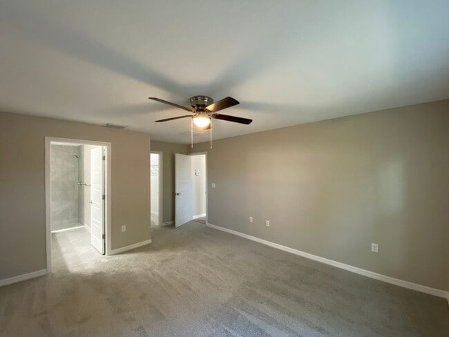 Building Photo - Custom Home - Desirable SE Ocala Neighborhood 3/2/2 **Won't Last**