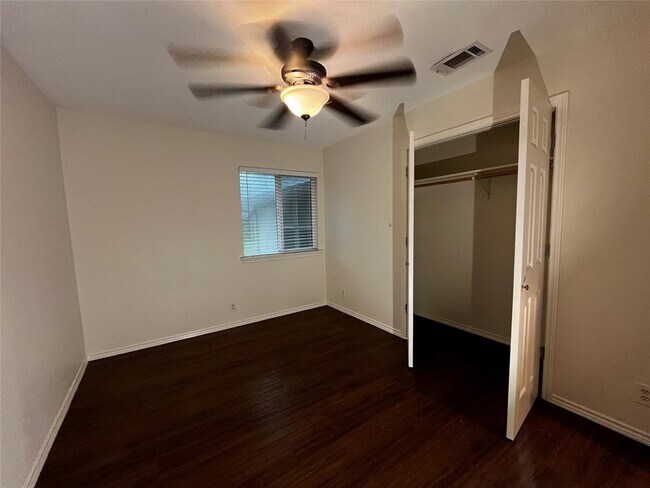 Building Photo - 5101 Meadow Creek Cove