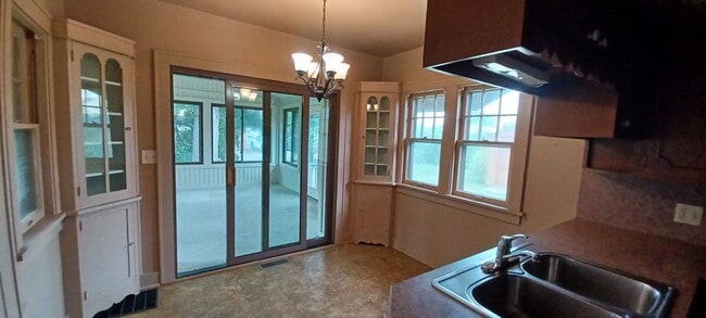 Building Photo - New Paris 2 bedroom house