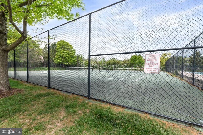 Building Photo - 2372 Woodland Pond Ln