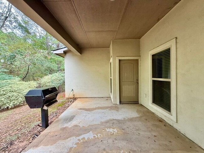 Building Photo - 4 Bedroom 3.5 Bath Duplex in East Tyler!