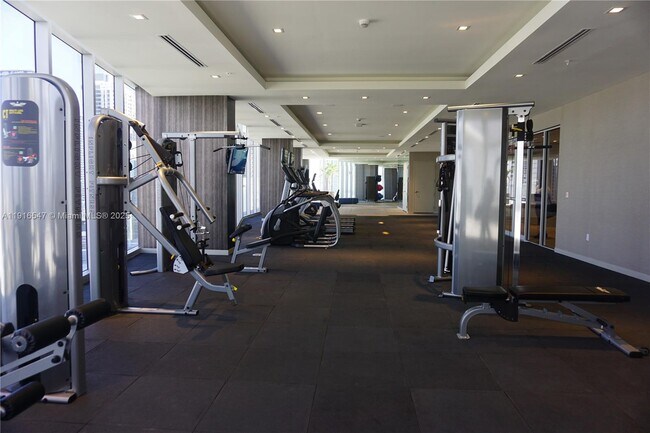 Building Photo - 1010 SW 2nd Ave