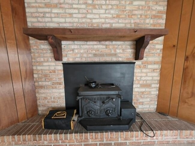 Building Photo - 8241 Robin Hood Dr