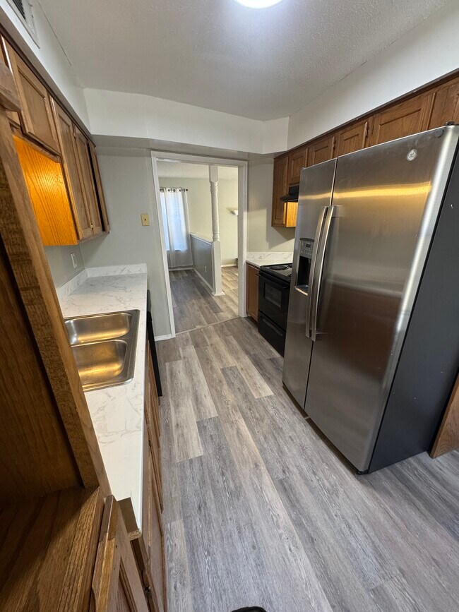 Kitchen - 201 Austin Cir