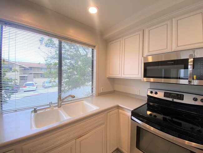 Building Photo - Peek A Boo View of San Diego Bay! Serene C...