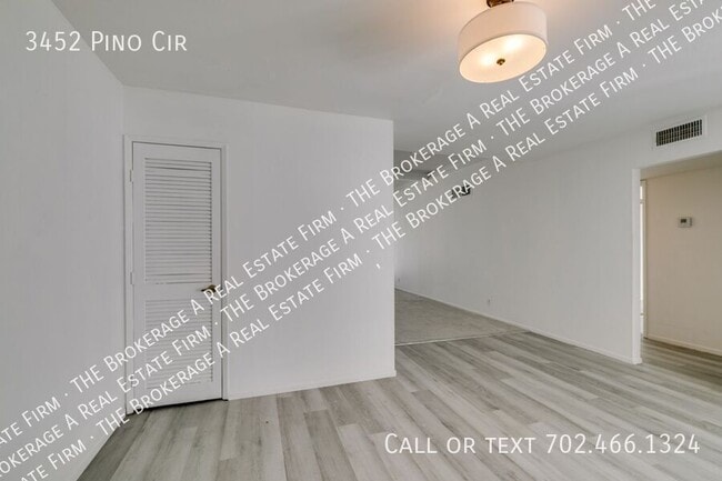 Building Photo - 3452 Pino Cir