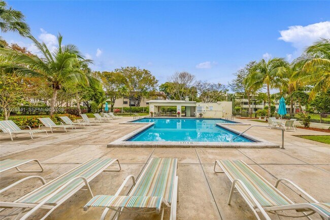Building Photo - 6075 N Sabal Palm Blvd