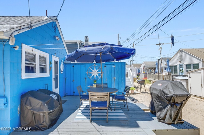 Building Photo - 28 11th Ln