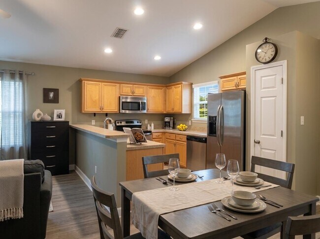 Building Photo - 814 Brooke Manor Dr