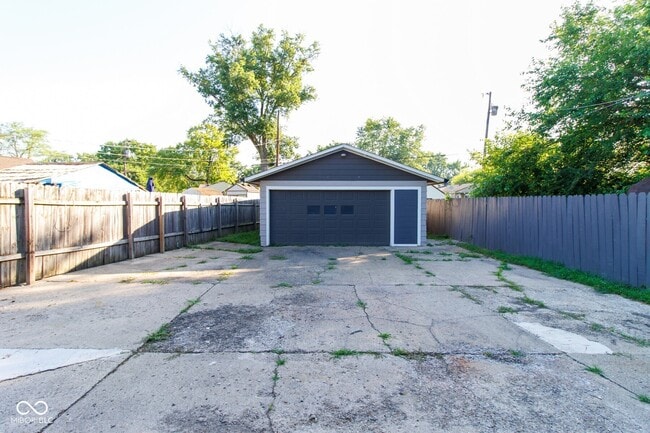 Building Photo - 5866 Shimer Ave
