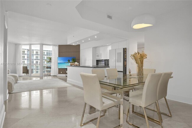 Building Photo - 4775 Collins Ave