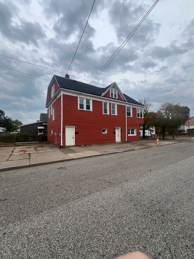 Building Photo - 330-32 PARADE