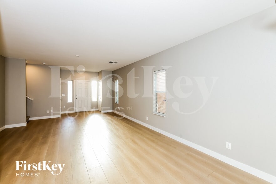 Building Photo - 10417 Calypso Cave St