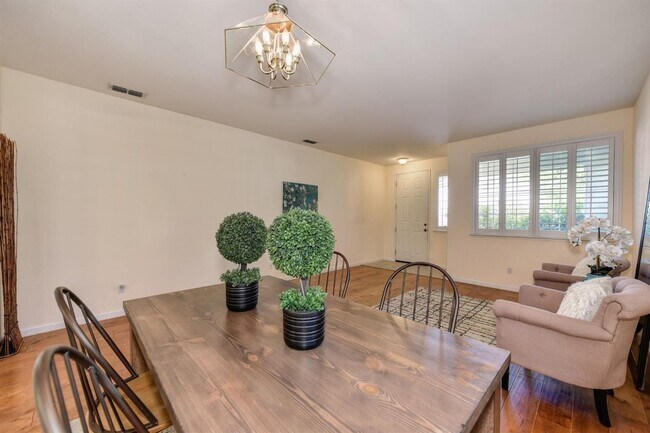 Building Photo - Home for Rent in Gold River, CA