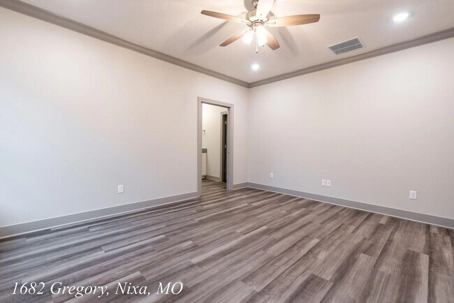 Building Photo - 1682 N Gregory Dr
