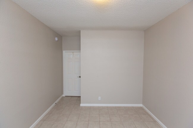 Building Photo - 1628 War Horse Ln