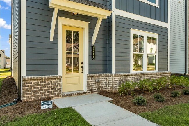 Building Photo - 668 Devon Aly