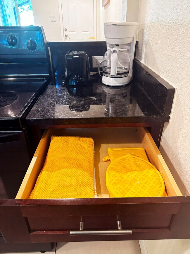 Building Photo - 1430 Pierce St